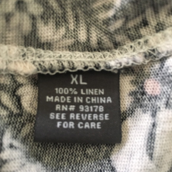 Chelsea & Theodore Black / White floral top - Picture 5 of 7